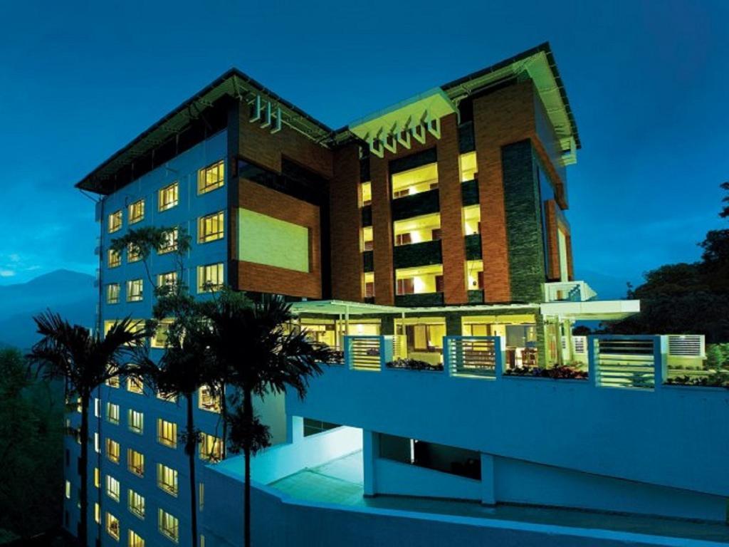 Gokulam Park Munnar Hotel Exterior photo