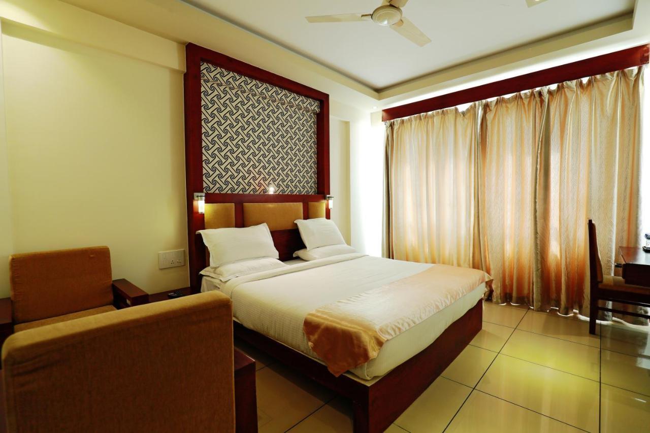 Gokulam Park Munnar Hotel Exterior photo