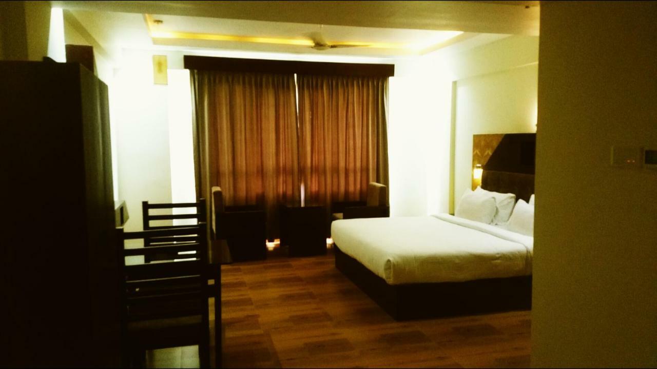 Gokulam Park Munnar Hotel Exterior photo