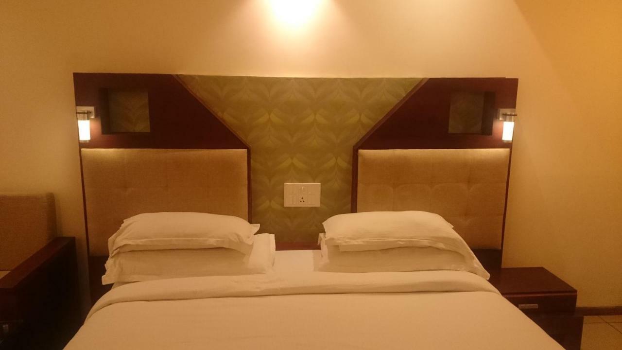 Gokulam Park Munnar Hotel Exterior photo